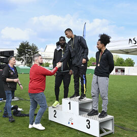 Plus de 500 athlètes ont répondu présents pour transpirer sous les premières chaleurs du printemps et les efforts fournis sur la piste du stade Louis Dolly ce samedi 26 avril. Un nouveau succès pour cette 8e édition du Meeting d'Athlétisme, un évènement organisé par l'ASFI Villejuif Athlétisme et ses nombreux bénévoles, avec la Ville de Villejuif. [photos Lucile Cubin]