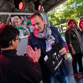 Une grande fête du sport avec près de 1500 coureur·se·s sur les 5/10km, courses jeunes et familles.Les vainqueurs des 10km ont battu le record de l'épreuve, avec la 8e meilleure performance mondiale chez les femmes!1700 euros ont été reversés à l’association Une maison au cœur de la vie, qui vient en aide aux familles dont les enfants sont hospitalisés à l’Institut Gustave-Roussy. Un grand merci aux 150 bénévoles, aux associations villejuifoises, et à tous les services de la ville.[Photos ©Anja Simonet / ©Raphaël Garnier]