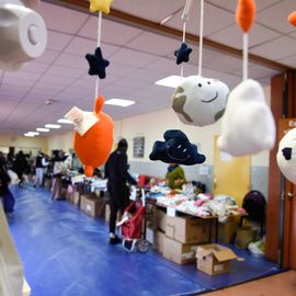 Encore un franc succès pour la Trocante des Parents !Après avoir déposé des objets devenus inutiles pendant les semaines précédant l'évènement, plus de 120 familles ont pu, ce dimanche 2 avril, utiliser leurs points ainsi récoltés pour venir chercher de nouveaux objets pour leurs enfants:jeux et jouets, vêtements, accessoires de puériculture...[photos Lucile Cubin]