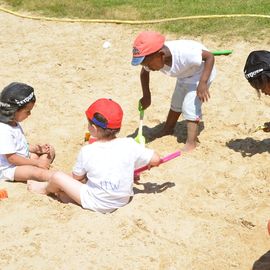 Près de 250 enfants des accueils de loisirs ont profité des jardins et jeux d'eau au stade nautique Youri-Gagarine. Plusieurs ateliers étaient proposés sous le thème de la "kermesse féérique".