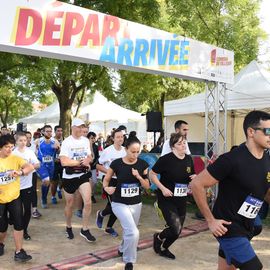 Une grande fête du sport avec près de 1500 coureur·se·s sur les 5/10km, courses jeunes et familles.Les vainqueurs des 10km ont battu le record de l'épreuve, avec la 8e meilleure performance mondiale chez les femmes!1700 euros ont été reversés à l’association Une maison au cœur de la vie, qui vient en aide aux familles dont les enfants sont hospitalisés à l’Institut Gustave-Roussy. Un grand merci aux 150 bénévoles, aux associations villejuifoises, et à tous les services de la ville.[Photos ©Anja Simonet / ©Raphaël Garnier]