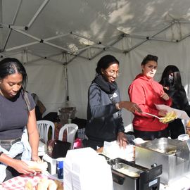 Une grande fête du sport avec près de 1500 coureur·se·s sur les 5/10km, courses jeunes et familles.Les vainqueurs des 10km ont battu le record de l'épreuve, avec la 8e meilleure performance mondiale chez les femmes!1700 euros ont été reversés à l’association Une maison au cœur de la vie, qui vient en aide aux familles dont les enfants sont hospitalisés à l’Institut Gustave-Roussy. Un grand merci aux 150 bénévoles, aux associations villejuifoises, et à tous les services de la ville.[Photos ©Anja Simonet / ©Raphaël Garnier]