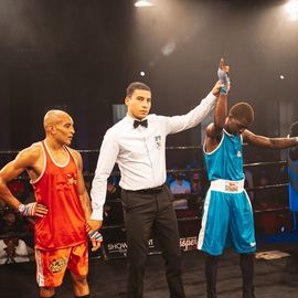 Revivez en images cette 3e édition du prestigieux gala de boxe, du ring aux coulisses.