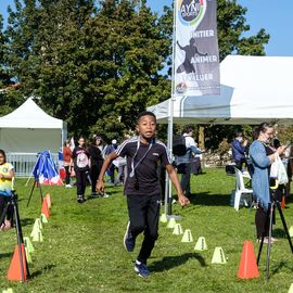 Une grande fête du sport avec près de 1500 coureur·se·s sur les 5/10km, courses jeunes et familles.Les vainqueurs des 10km ont battu le record de l'épreuve, avec la 8e meilleure performance mondiale chez les femmes!1700 euros ont été reversés à l’association Une maison au cœur de la vie, qui vient en aide aux familles dont les enfants sont hospitalisés à l’Institut Gustave-Roussy. Un grand merci aux 150 bénévoles, aux associations villejuifoises, et à tous les services de la ville.[Photos ©Anja Simonet / ©Raphaël Garnier]