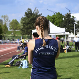 Plus de 500 athlètes ont répondu présents pour transpirer sous les premières chaleurs du printemps et les efforts fournis sur la piste du stade Louis Dolly ce samedi 26 avril. Un nouveau succès pour cette 8e édition du Meeting d'Athlétisme, un évènement organisé par l'ASFI Villejuif Athlétisme et ses nombreux bénévoles, avec la Ville de Villejuif. [photos Lucile Cubin]