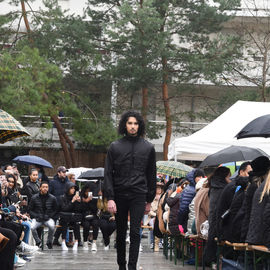 Les jeunes talents Villejuifois, Ted et Roby Kipré, ont présenté leurs créations, 20 looks inédits, au cours d'un défilé dans la ville.