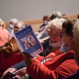 Zoom sur 2 temps forts de cette Semaine nationale des seniors: le spectacle de la compagnie de théâtre les Sans Âge, et la guinguette de clôture.