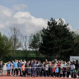 296 tours de piste bouclés lors du relais solidaire au stade Louis Dolly où des centaines de bénévoles, parents et enfants se sont rassemblés pour courir ensemble et découvrir de nouvelles activités sportives, sous le signe de la solidarité et de l’entraide.[Photos Alexandre Bonnemaison]