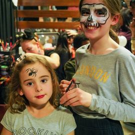 Petits monstres, savants fous, sorcières ou artistes en herbe s'en sont donnés à coeur joie pendant ces vacances d'automne. Entre ateliers, spectacles, bal, pas le temps s'ennuyer...