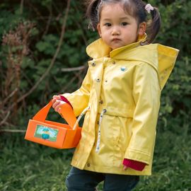 La traditionnelle chasse aux œufs du Secours populaire a encore eu du succès auprès des enfants, malgré la météo capricieuse. Une centaine de bambins bottés, de nombreux Villejuifois, bénévoles et l'équipe de la ludomobile, étaient de la partie de chasse pour financer une mission internationale. [photos: Xiwen Wang]