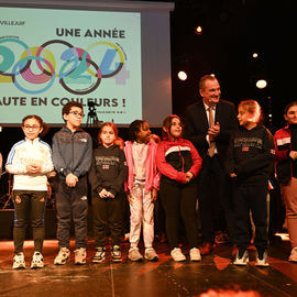 Samedi 20 janvier, toute la population de Villejuif était invitée à débuter l'année dans la convivialité autour d'un buffet, d'un moment musical et de la mise à l'honneur du monde sportif.[photos Lucile Cubin]