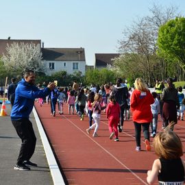 Toute la journée du 19 avril, le stade Louis Dolly a résonné des foulées et des cris d'encouragement des élèves d'élémentaire de Villejuif venus participer à la traditionnelle Course d'Endurance scolaire.