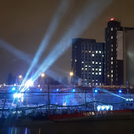 Des milliers de curieux se sont retrouvés autour du puits de la future gare pour découvrir les tunneliers et profiter des animations: ateliers, mise en lumière, spectacle pyrotechnique, live électro et gigot-bitume.