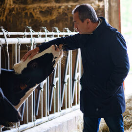 2 excursions étaient organisées pour nos seniors dans les Yvelines à la découverte à la Bergerie nationale de Rambouillet, sa ferme, ses élevages de moutons Mérinos élevés sur le site depuis 1786… Une visite agrémentée bien sûr d'un repas convivial en musique ![photos Sylvie Grima]