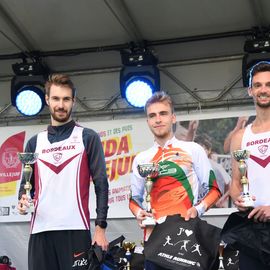 Une grande fête du sport avec près de 1500 coureur·se·s sur les 5/10km, courses jeunes et familles.Les vainqueurs des 10km ont battu le record de l'épreuve, avec la 8e meilleure performance mondiale chez les femmes!1700 euros ont été reversés à l’association Une maison au cœur de la vie, qui vient en aide aux familles dont les enfants sont hospitalisés à l’Institut Gustave-Roussy. Un grand merci aux 150 bénévoles, aux associations villejuifoises, et à tous les services de la ville.[Photos ©Anja Simonet / ©Raphaël Garnier]