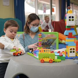 Villejuif célèbrait le samedi 20 novembre la Journée internationale des Droits de l’enfant.A cette occasion, le Maire a rencontré les associations qui œuvrent au quotidien sur le sujet et les familles villejuifoises et a rappelé l’importance de cette journée.