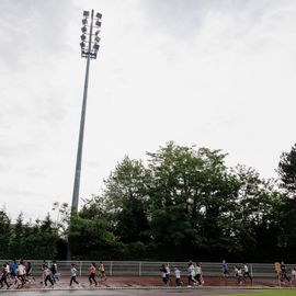 Malgré la pluie, les élèves ont enchainé les tours de piste au stade Louis Dolly lors de la traditionnelle course d'endurance.[Photo Alex Bonnemaison]
