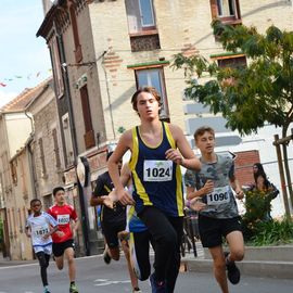 De la Pouss'jeunes à la marche/course "Pitchounes", en passant par les courses scolaires, les enfants ont mis le feu au bitume !