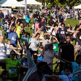 Une grande fête du sport avec près de 1500 coureur·se·s sur les 5/10km, courses jeunes et familles.Les vainqueurs des 10km ont battu le record de l'épreuve, avec la 8e meilleure performance mondiale chez les femmes!1700 euros ont été reversés à l’association Une maison au cœur de la vie, qui vient en aide aux familles dont les enfants sont hospitalisés à l’Institut Gustave-Roussy. Un grand merci aux 150 bénévoles, aux associations villejuifoises, et à tous les services de la ville.[Photos ©Anja Simonet / ©Raphaël Garnier]