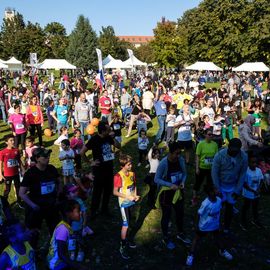 Une grande fête du sport avec près de 1500 coureur·se·s sur les 5/10km, courses jeunes et familles.Les vainqueurs des 10km ont battu le record de l'épreuve, avec la 8e meilleure performance mondiale chez les femmes!1700 euros ont été reversés à l’association Une maison au cœur de la vie, qui vient en aide aux familles dont les enfants sont hospitalisés à l’Institut Gustave-Roussy. Un grand merci aux 150 bénévoles, aux associations villejuifoises, et à tous les services de la ville.[Photos ©Anja Simonet / ©Raphaël Garnier]