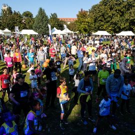 Une grande fête du sport avec près de 1500 coureur·se·s sur les 5/10km, courses jeunes et familles.Les vainqueurs des 10km ont battu le record de l'épreuve, avec la 8e meilleure performance mondiale chez les femmes!1700 euros ont été reversés à l’association Une maison au cœur de la vie, qui vient en aide aux familles dont les enfants sont hospitalisés à l’Institut Gustave-Roussy. Un grand merci aux 150 bénévoles, aux associations villejuifoises, et à tous les services de la ville.[Photos ©Anja Simonet / ©Raphaël Garnier]