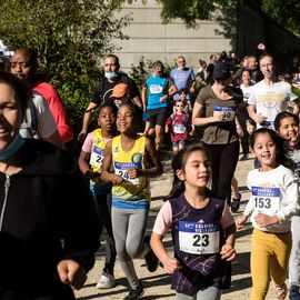 Une grande fête du sport avec près de 1500 coureur·se·s sur les 5/10km, courses jeunes et familles.Les vainqueurs des 10km ont battu le record de l'épreuve, avec la 8e meilleure performance mondiale chez les femmes!1700 euros ont été reversés à l’association Une maison au cœur de la vie, qui vient en aide aux familles dont les enfants sont hospitalisés à l’Institut Gustave-Roussy. Un grand merci aux 150 bénévoles, aux associations villejuifoises, et à tous les services de la ville.[Photos ©Anja Simonet / ©Raphaël Garnier]