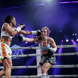 Une 4e édition du VBS qui met à l'honneur les femmes avec 3 combats féminin en boxe anglaise et pieds-poings.[Photos Lucile Cubin - Alex Bonnemaison - Sylvie Grima - Direction de la Communication]