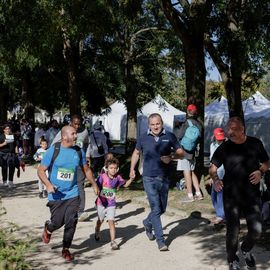 Avec près de 800 coureur·se·s et marcheur·se·s le matin et autant de jeunes et de familles l'après-midi, cette 34e édition a été de nouveau un événement sportif majeur à Villejuif et une journée de fête dans le parc des hautes-Bruyères baigné par le soleil d'automne !