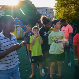 Proposées par les habitants dans le cadre de Villejuif respire, les fêtes de quartier Hautes-Bruyères et Lebon-Lamartine, samedi 27 août, ont permis aux habitants de prolonger les vacances d'été ou de se retrouver pour celles et ceux qui revenaient de congés.[Photos Sylvie Grima]