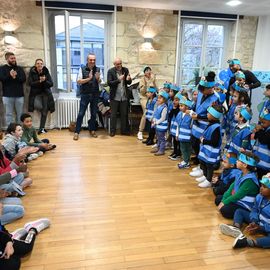 "Bien dans son corps, bien dans sa tête et bien dans sa Ville": autour de ces thématiques, du 14 au 19 novembre, Villejuif a mis en valeur le bien-être de l’enfant.De nombreuses activités étaient organisées dans toute la ville pour que les enfants puissent s’amuser, s’informer et partager un beau moment autour de leurs droits: ateliers, quizz, activités sportives, jeu de piste, chorale...