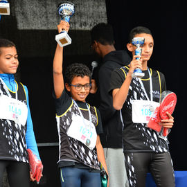 Un plateau élite relevé sur le 10km couru en moins de 29mn, de nombreux coureurs et marcheurs amateurs sur le 10, le 5 et le Run'N'Bike, et la relève déjà assurée avec les courses des jeunes l'après-midi!