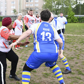 La section Rugby Santé du RCVB accueillait le tournoi annuel organisé par la Ligue Ile de France de Rugby. Au delà du tournoi sportif, c'était toute une journée de découverte et de sensibilisation avec des ateliers, une exposition, des échanges avec des professionnels de la santé et associations (La Niaque L'Asso, Jean Hin, l'association AFA, Soeur d'encre...). [photos Lucile Cubin]