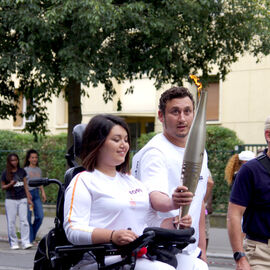 Sportifs amateurs, entrepreneurs, para-athlètes... ils étaient 15, sur la portion villejuifoise du parcours, à se relayer pour porter la flamme olympique des Jeux de Paris 2024.  [photos Sylvie Grima, Xiwen Wang, Lucile Cubin, direction de la Communication]