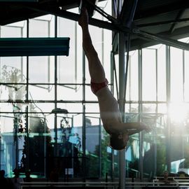 Le 13 mai se déroulait la grande soirée Plongeon au stade nautique à l'occasion de l'inauguration des nouveaux plongeoirs. Au programme : initiation pour les plus courageux·ses, et démonstrations des plongeurs·ses de l'Equipe de France et de Gary Hunt, meilleur plongeur du Monde de l'extrême.[Photos Alex Bonnemaison]