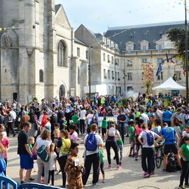 De la Pouss'jeunes à la marche/course "Pitchounes", en passant par les courses scolaires, les enfants ont mis le feu au bitume !