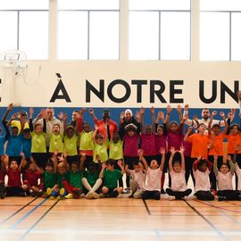 Le service des Sports de la Ville organisait cette semaine un tournoi de football autour de l’Égalité et de la Fraternité. L’occasion pour les enfants de tester leurs aptitudes sportives et leurs valeurs républicaines. [Photos Lucile Cubin]