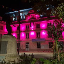Pour Octobre Rose, la municipalité et les villejuifois se mobilisent pour soutenir la lutte contre le cancer du sein.