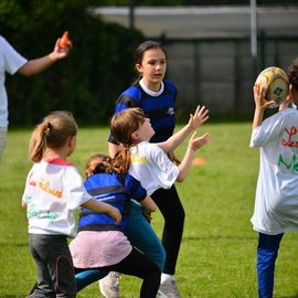 Depuis le début de l'année, 900 élèves de CE2 ont pu bénéficier de 6 à 8 séances d'initiation au rugby à l'école, organisées par la Ville et le Rugby Club du Val-de-Bièvre, en partenariat avec l'Education Nationale.