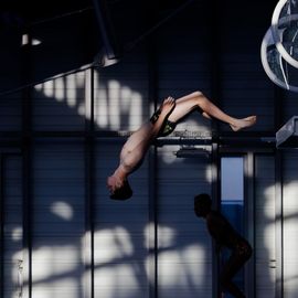 Le 13 mai se déroulait la grande soirée Plongeon au stade nautique à l'occasion de l'inauguration des nouveaux plongeoirs. Au programme : initiation pour les plus courageux·ses, et démonstrations des plongeurs·ses de l'Equipe de France et de Gary Hunt, meilleur plongeur du Monde de l'extrême.[Photos Alex Bonnemaison]