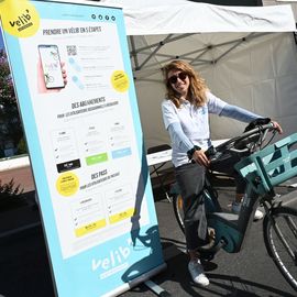 A pied, à vélo, en trottinette, en roller ou en poussette... ce dimanche 18 septembre, la Journée sans voiture a permis aux Villejuifois et Villejuifoises de tous âges de profiter des rues du centre-ville en toute sécurité et sérénité.[Photos Anja Simonet]