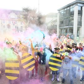 Un carnaval sur le thème du printemps pour les Accueils de Loisirs qui ont défilé dans Villejuif pour mettre de la couleur dans les rues.