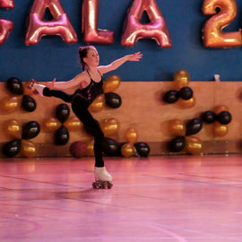 Dimanche 28 janvier, l'USV Roller Skating accueillait pour la 1ère fois ce week-end à la Halle des sports Colette Besson un gala de patinage artistique. Patineuses et patineurs de tout âge sont venus présenter, en groupe ou en solo, leurs chorégraphies sur le thème des musiques de films. [photos Sylvie Grima]