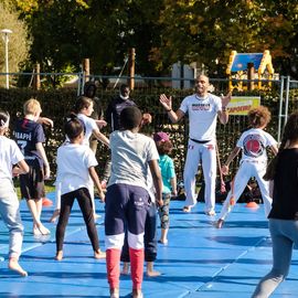 Une grande fête du sport avec près de 1500 coureur·se·s sur les 5/10km, courses jeunes et familles.Les vainqueurs des 10km ont battu le record de l'épreuve, avec la 8e meilleure performance mondiale chez les femmes!1700 euros ont été reversés à l’association Une maison au cœur de la vie, qui vient en aide aux familles dont les enfants sont hospitalisés à l’Institut Gustave-Roussy. Un grand merci aux 150 bénévoles, aux associations villejuifoises, et à tous les services de la ville.[Photos ©Anja Simonet / ©Raphaël Garnier]