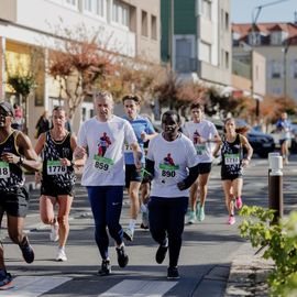 Avec près de 800 coureur·se·s et marcheur·se·s le matin et autant de jeunes et de familles l'après-midi, cette 34e édition a été de nouveau un événement sportif majeur à Villejuif et une journée de fête dans le parc des hautes-Bruyères baigné par le soleil d'automne !