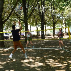 Le 1er village Villejuif respire 2022 s'est installé dans le parc des Hautes-Bruyères et dans la cité du Vercors, avec son lot d'animations et la fête du 13 juillet![Photos Lucile Cubin / Direction de la Communication]