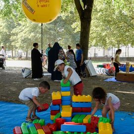 Le 1er village Villejuif respire 2022 s'est installé dans le parc des Hautes-Bruyères et dans la cité du Vercors, avec son lot d'animations et la fête du 13 juillet![Photos Lucile Cubin / Direction de la Communication]