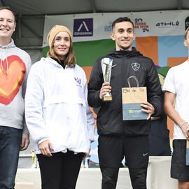 Malgré la pluie et un parc des Hautes-Bruyères détrempé, vous étiez encore plus nombreux que les 2 années précédentes sur les diverses courses à pied de la La Corrida de Villejuif: 5km, 10km, marche, courses scolaires et des familles... Bravo pour les performances, la bonne humeur et l'ambiance aux participants, aux bénévoles, à la photographe, aux clubs organisateurs et aux sponsors! [photo Lucile Cubin]
