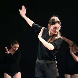 Retour en images sur la journée du 12 mars, avec l'atelier et sa restitution par les élèves du Conservatoire, suivi du spectacle "Une simple déclinaison de l’instant", de la Cie Les têtes penchées.[photos Anja Simonet]