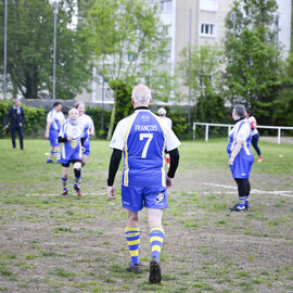 La section Rugby Santé du RCVB accueillait le tournoi annuel organisé par la Ligue Ile de France de Rugby. Au delà du tournoi sportif, c'était toute une journée de découverte et de sensibilisation avec des ateliers, une exposition, des échanges avec des professionnels de la santé et associations (La Niaque L'Asso, Jean Hin, l'association AFA, Soeur d'encre...). [photos Lucile Cubin]