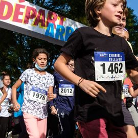 Une grande fête du sport avec près de 1500 coureur·se·s sur les 5/10km, courses jeunes et familles.Les vainqueurs des 10km ont battu le record de l'épreuve, avec la 8e meilleure performance mondiale chez les femmes!1700 euros ont été reversés à l’association Une maison au cœur de la vie, qui vient en aide aux familles dont les enfants sont hospitalisés à l’Institut Gustave-Roussy. Un grand merci aux 150 bénévoles, aux associations villejuifoises, et à tous les services de la ville.[Photos ©Anja Simonet / ©Raphaël Garnier]